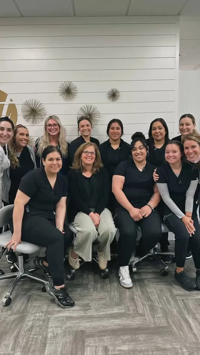 Flashback Friday to our Orthodontic Staff Appreciation Day! 🦷 🩷
Looking back at a special day celebrating our amazing ortho team! Huge shoutout to CHT for the thoughtful treats—from LOMO juices and coffee to surprise us with a sweet gift. 💝 We felt so appreciated and truly enjoyed the time together. Moments like these remind us how lucky we are to be apart of a team that values and celebrates each other. #chtortho #flashbackfriday #orthoappreciationday #coffee #lomojuiceco #katespade